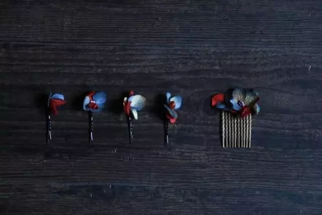 深山老林自建豪华木屋隐居生活,90后小情侣隐居深山建别墅仅花6万