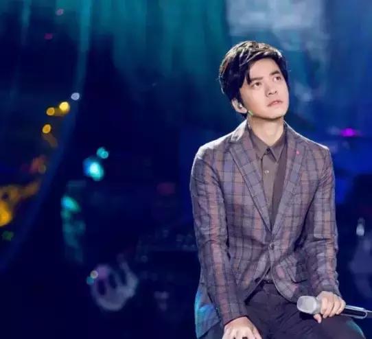 李健清华大学唱功,斯文理工男李健