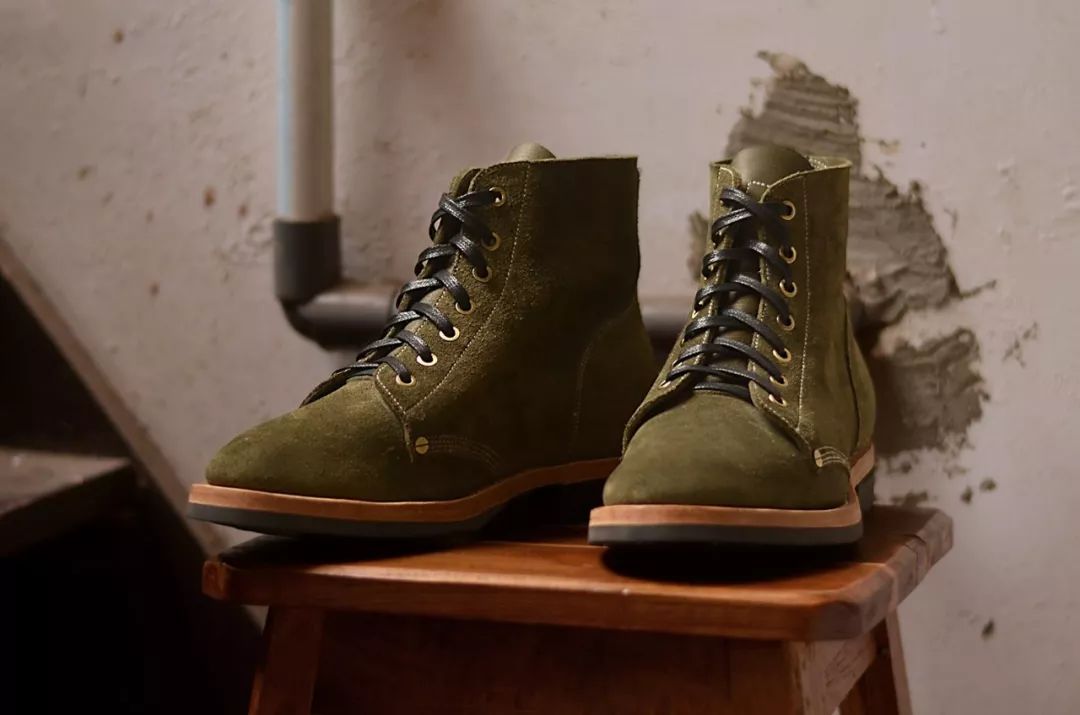 冬天又暖和又软适合穿的靴子,冬天最适合穿的靴子是什么颜色