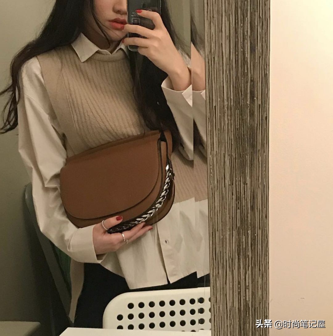 爆款撞色慵懒风毛衣穿搭,毛衣衬衫外套长款慵懒风穿搭