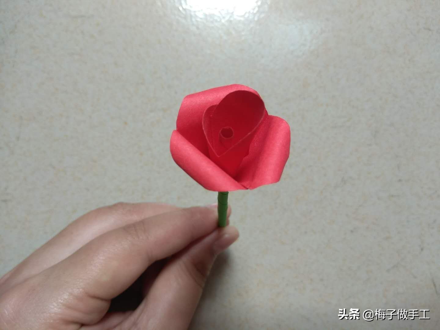 520送情侣玫瑰花折纸简单漂亮,情人节送玫瑰花手工折纸