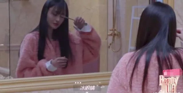 郑爽的“勺子瘦脸法”火了！看她具体怎样操作，手残*党**也学会了！