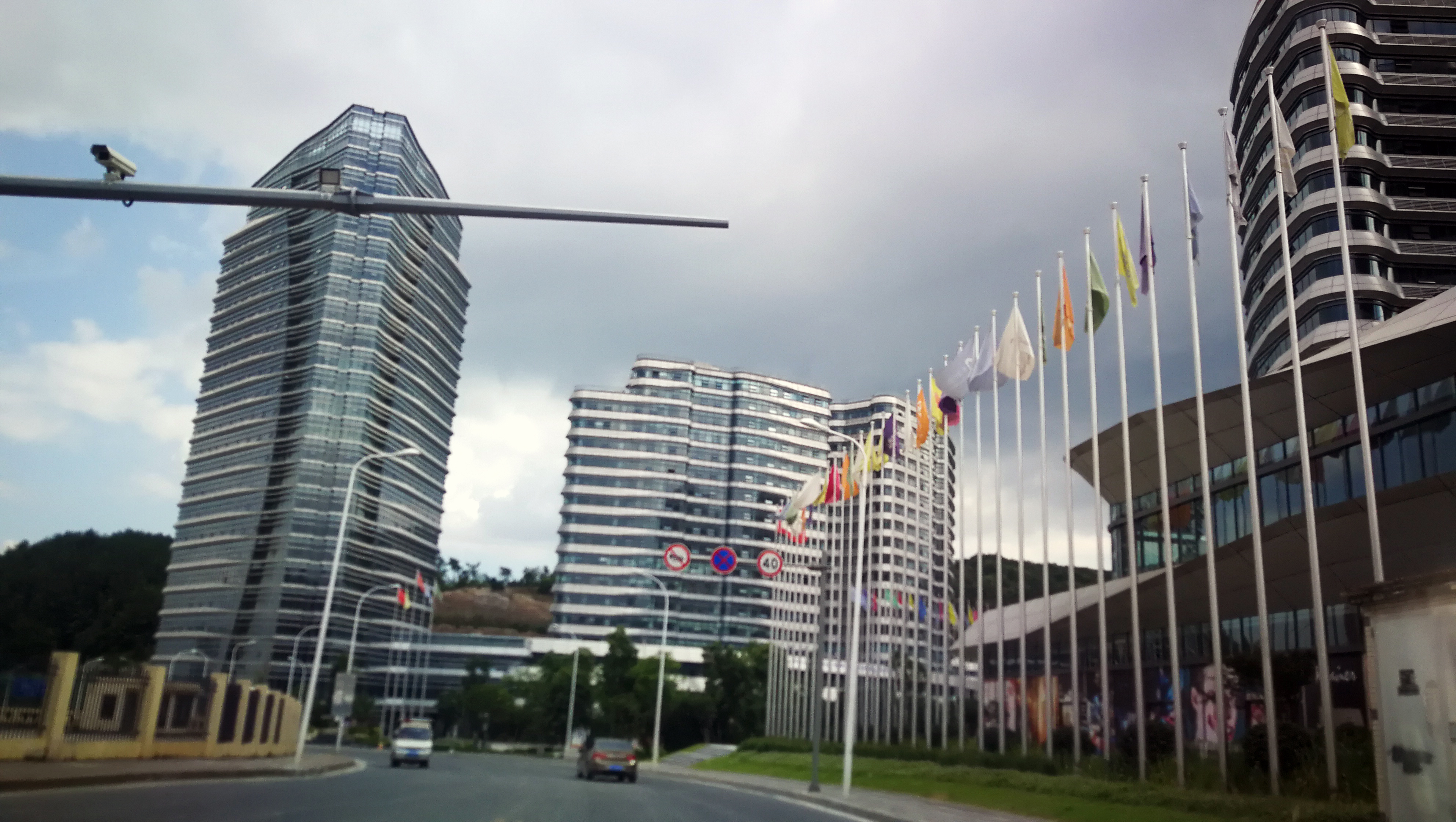 花溪和龙里哪个地价贵,贵阳观山湖和花溪发展潜力