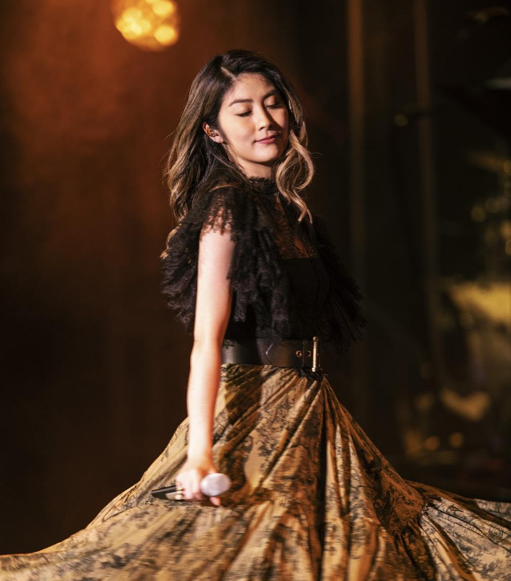 陈慧琳白连体裤出席活动,陈慧琳穿地摊衣服