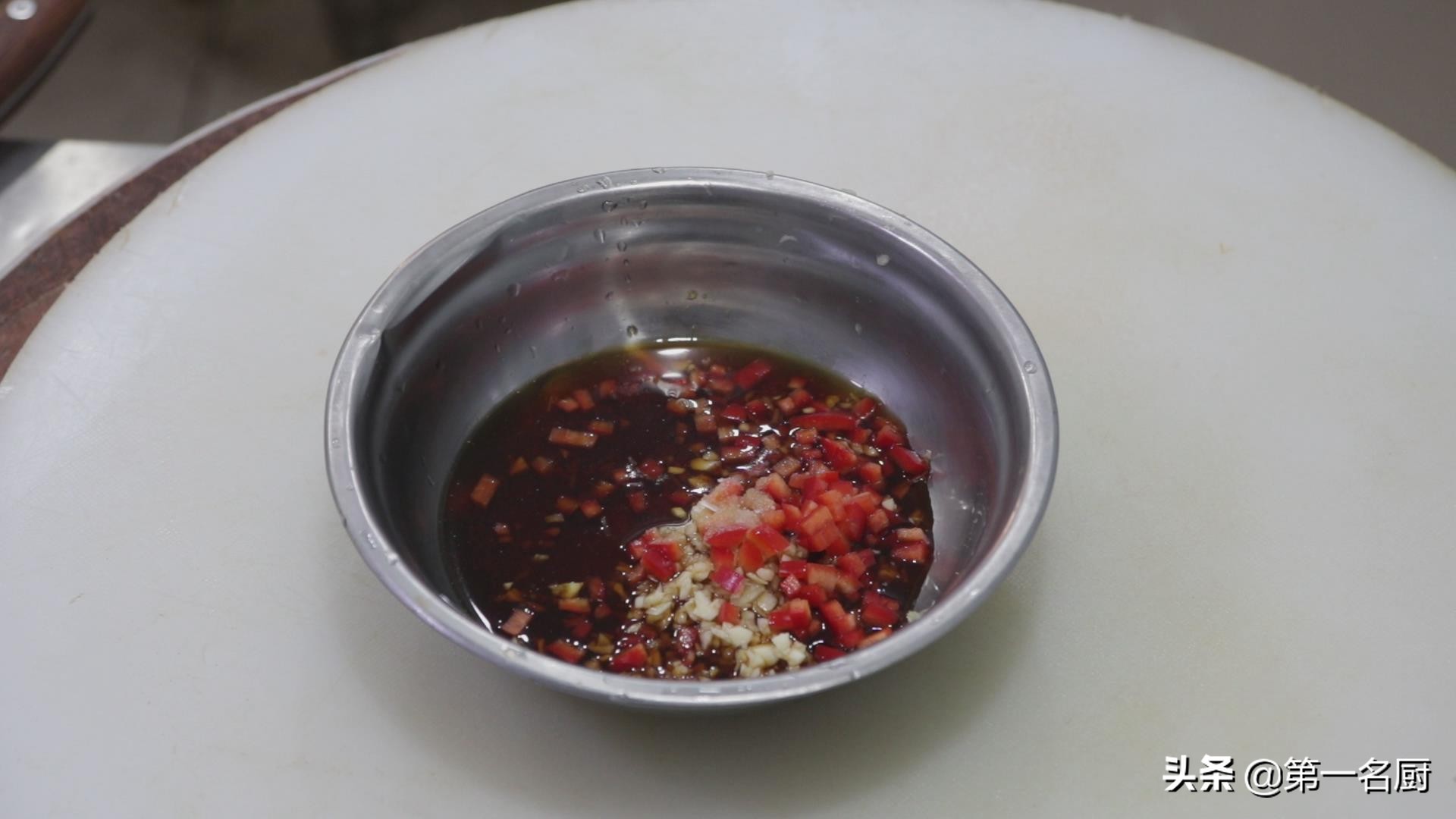 凉拌菜好吃有技巧，掌握调料的比例和方法，在家就能做出饭店味道