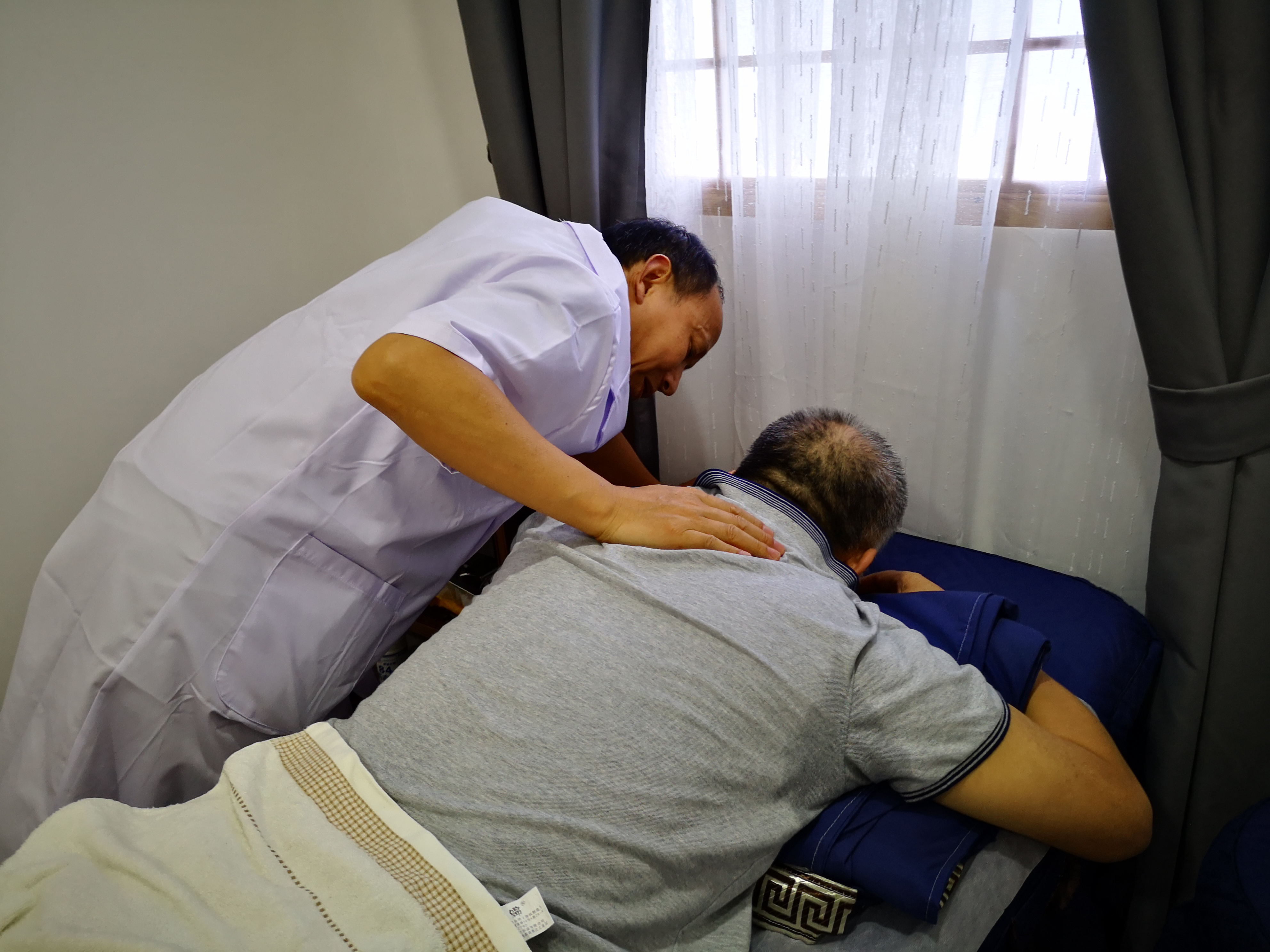 肚子总是气鼓气胀吃什么药,肚子反复胀气