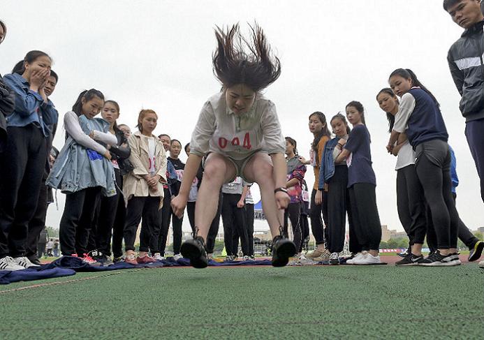 中考体育立定跳远20秒,中考体育立定跳远怎么练才能满分