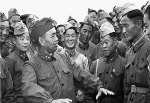 *世友许**嗜酒如命，和毛主席“约法三章”，被周总理喝得滑到桌子下