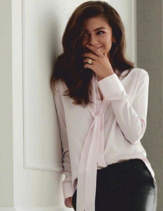 无论她是不是迪士尼的小公主，她的衣柜真是让人羡慕，太时髦了