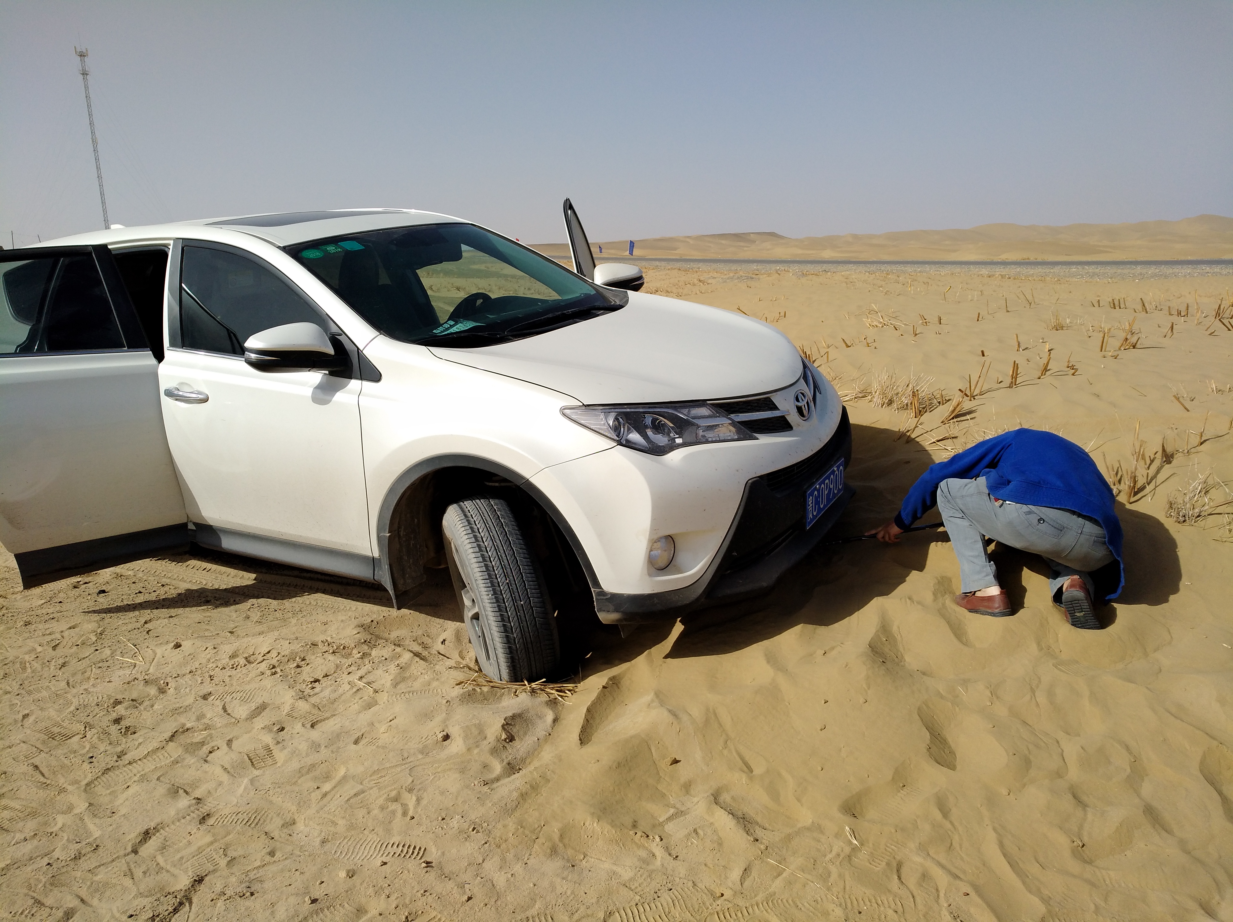 13000公里新手独驾*疆新**第23天——穿越塔克拉玛干沙漠，遭遇陷车