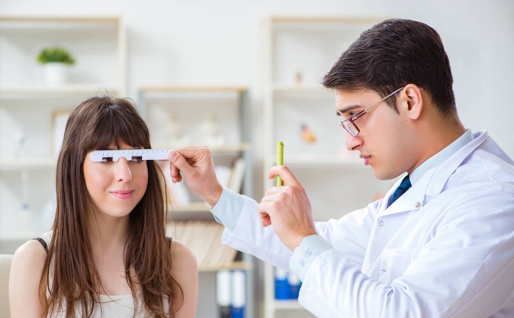 糖尿病视网膜病变是发病率较高的致盲性眼病之一,临床治疗方法多