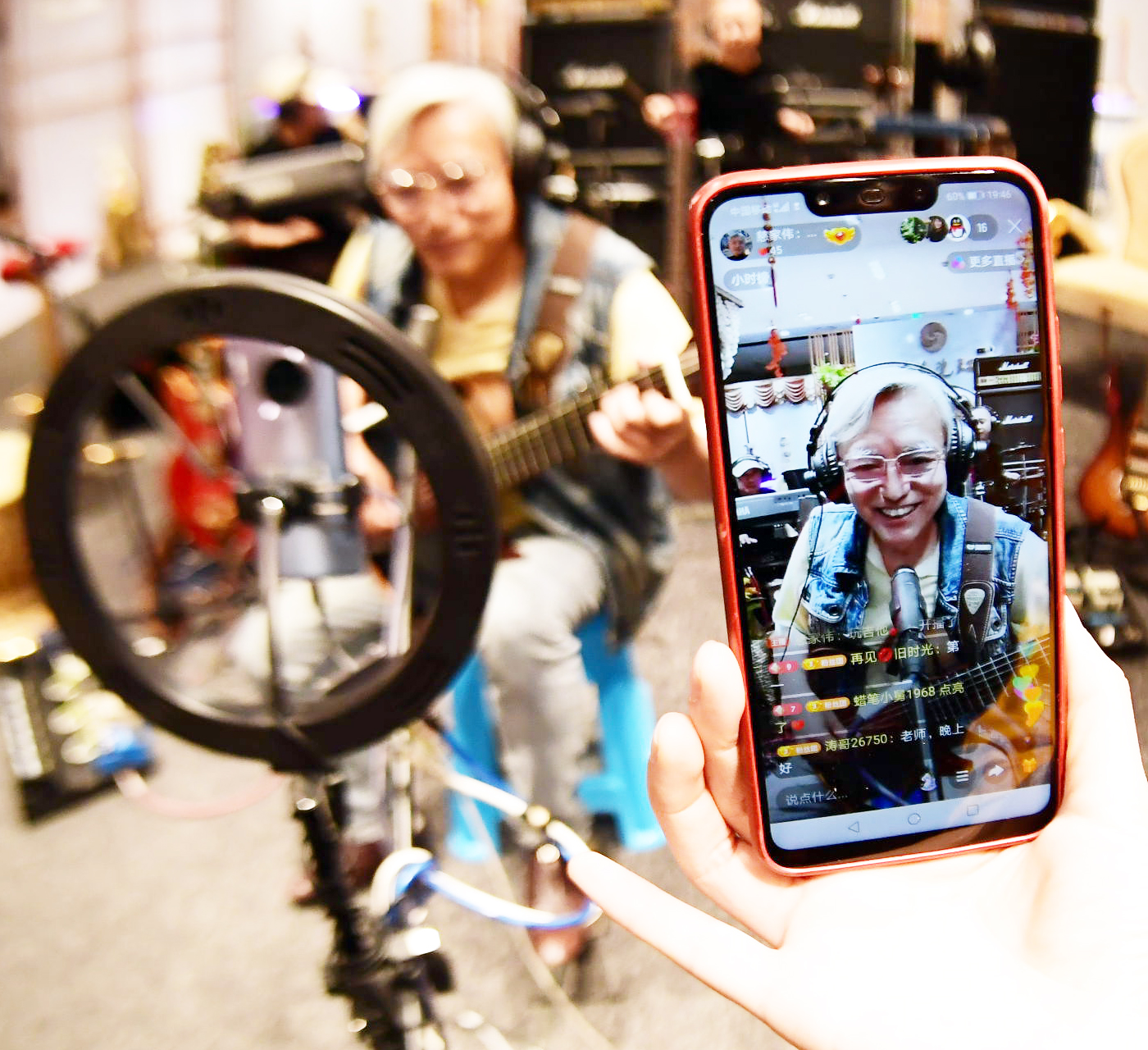 鐤儏琚洶缃戠孩澶у彅,鍚変粬澶у彅鐩存挱