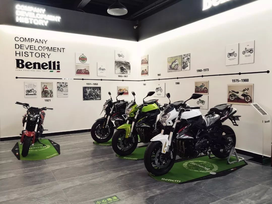 贝纳利蓝宝龙300和黄龙600,贝纳利黄龙300最新款售价多少钱