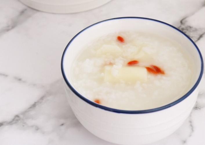 三个月泰迪大便很粗,泰迪狗狗大便先干后稀是怎么回事