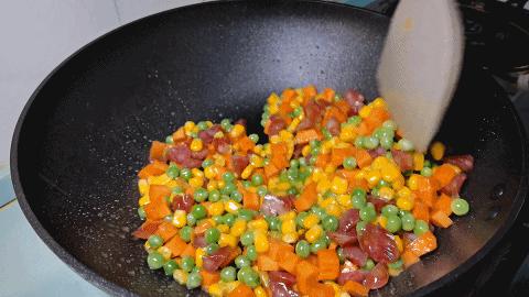 电饭锅焖饭最简单做法,电饭锅懒人焖饭最好吃做法