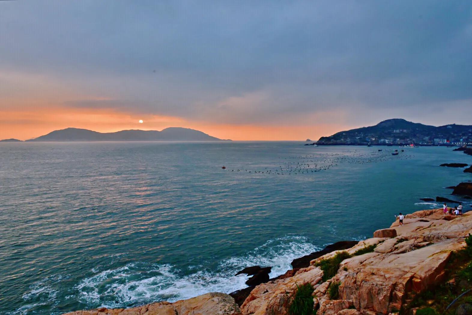 鍙版咕鍨︿竵娴峰矝,鍜屽彴婀惧灕涓佺浉浼肩殑娴峰矝