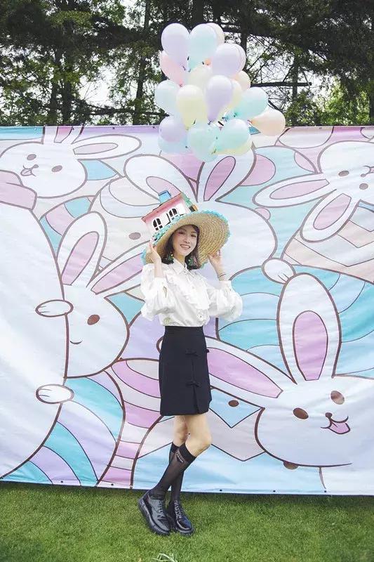 夏天一定要穿白色衣服,夏天穿白色才是最醒目的