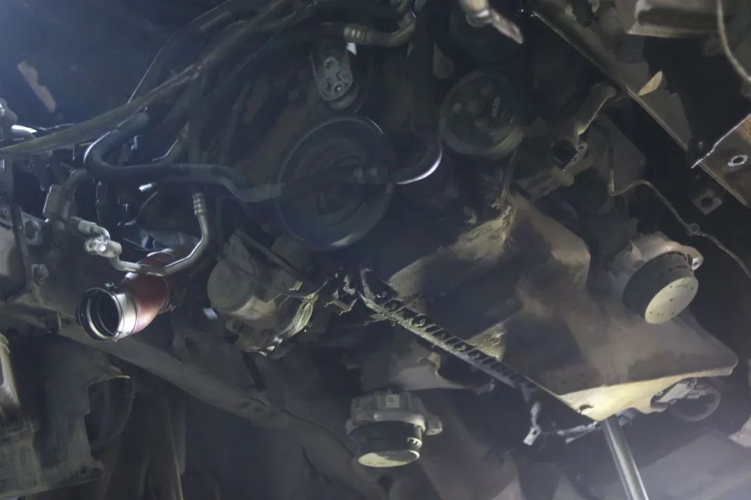 怪兽修车:翻新一辆11年破烂不堪的宝马GT,车况不忍直视