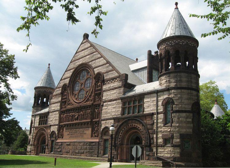 62年前，几个年轻人恶作剧让汽车“飞”上屋顶，学校的反应绝了