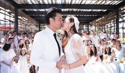 钟镇涛和章小蕙结婚10年负债2.5亿，为何和范姜在一起4年就上岸了