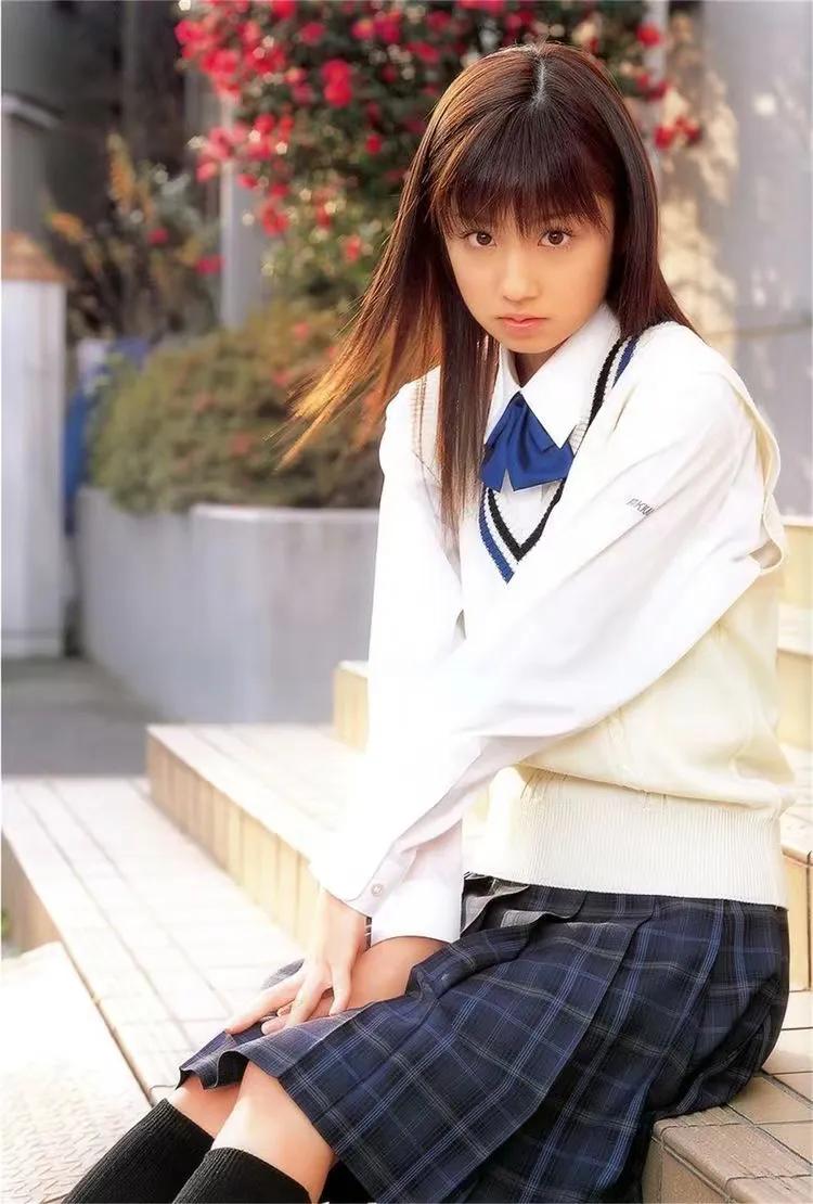 小仓优子晒素颜照被粉丝赞少女感十足，原来真的有逆生长哦