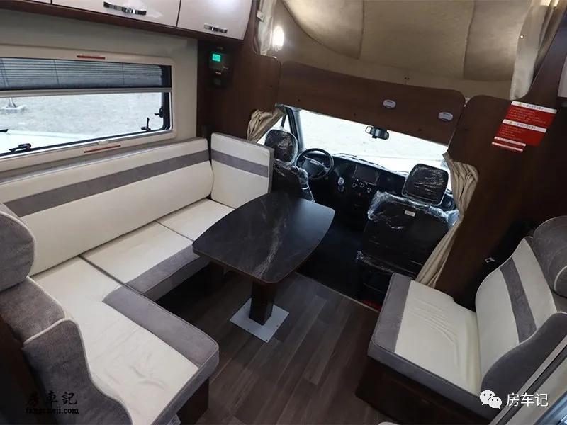 隆翠凯歌双拓展房车,隆翠房车凯歌c620中国红