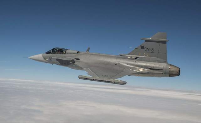 哥伦比亚空军总爱买二手货,瑞典萨博公司表示,看看我的鹰狮