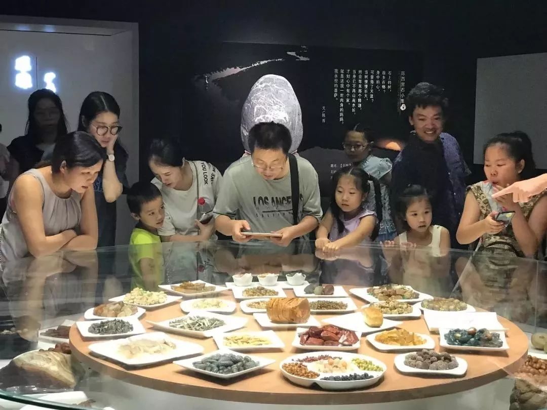 深圳红立方奇石展馆——城市中的一片自然