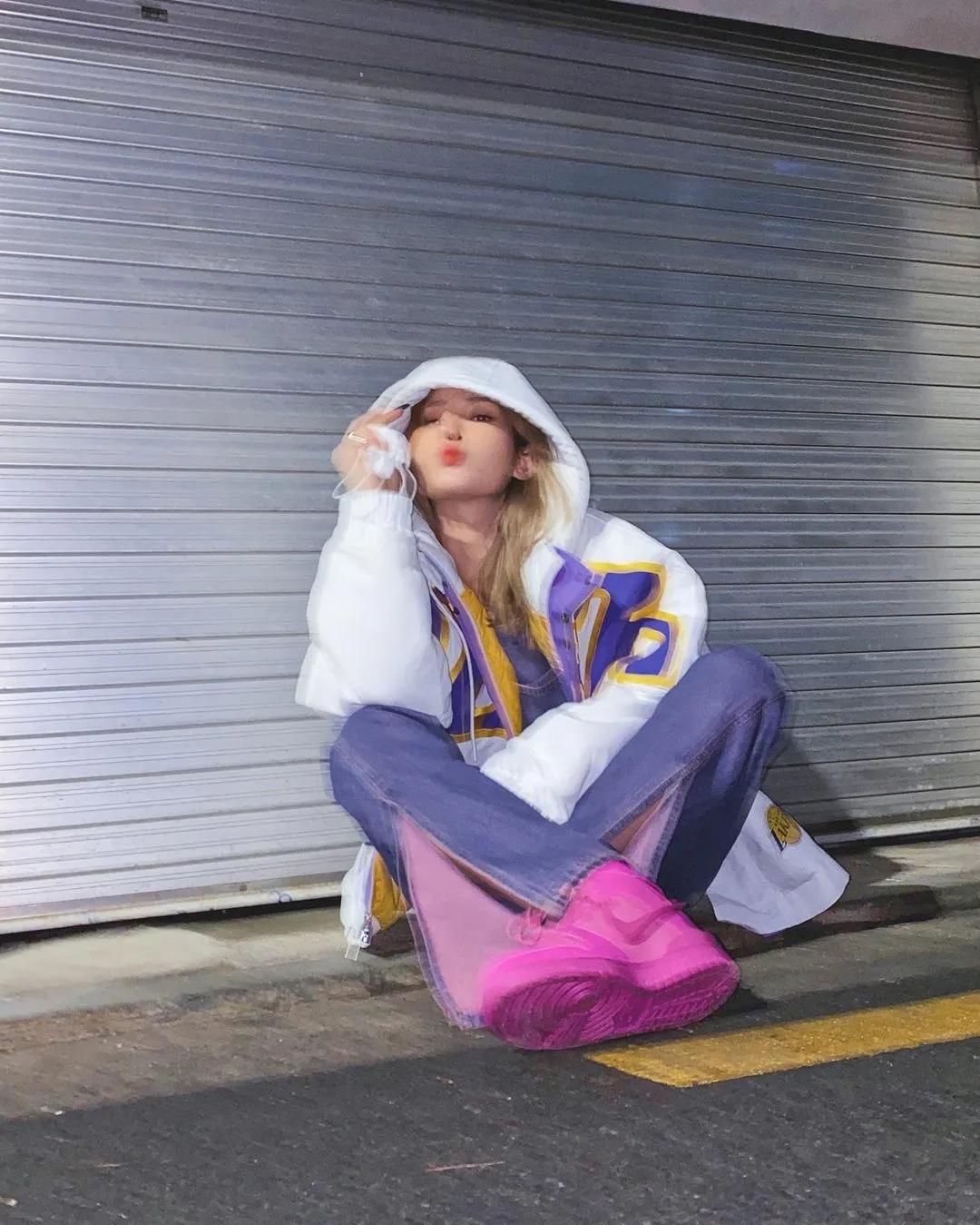 「人间芭比」爆火TikTok！酷爱电玩还是女鞋头？查收你们的新老婆