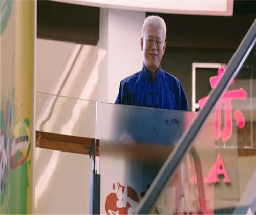 吕聿来主演的《简装男神》被一群单身女人围住了，是个什么情况？