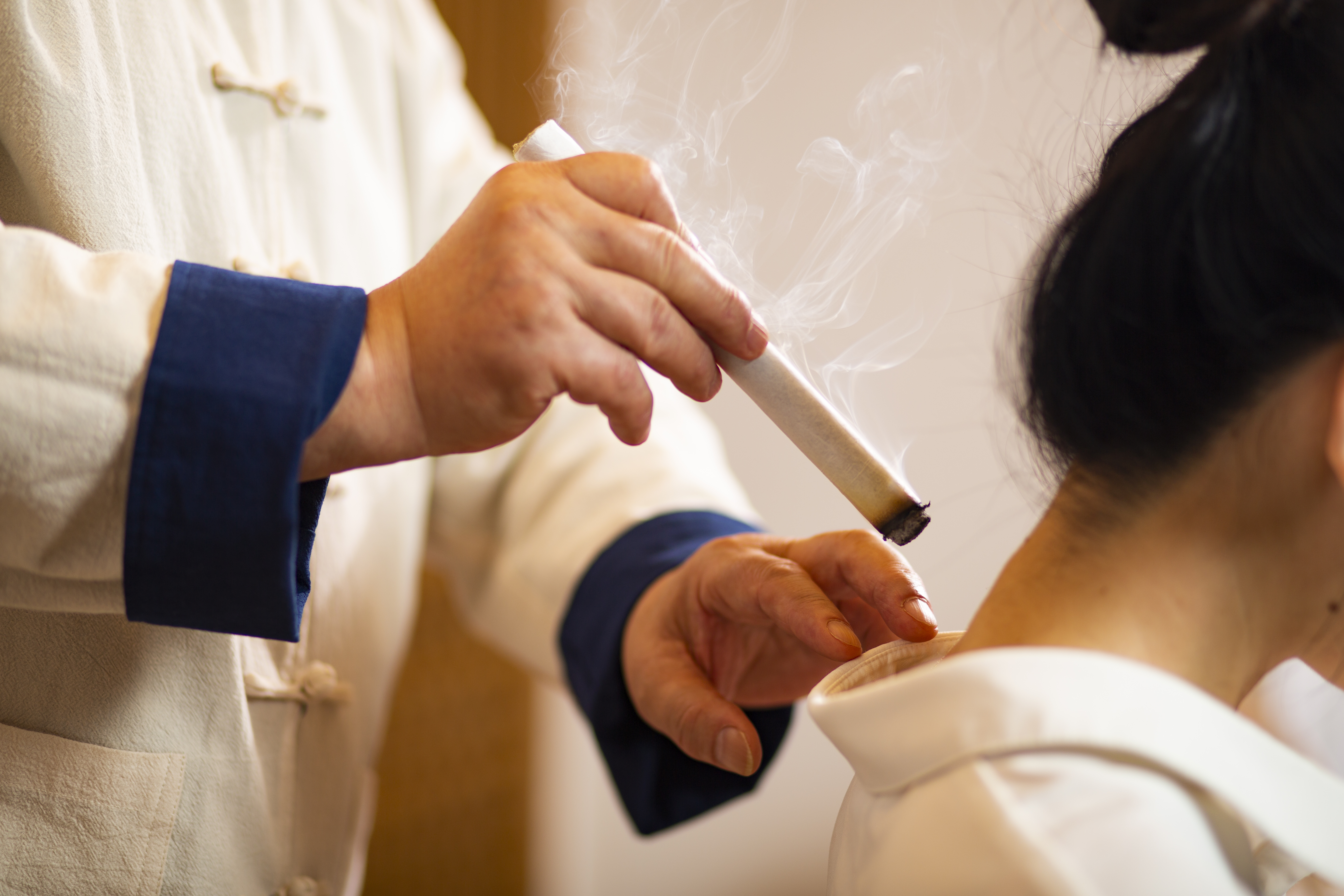 产后艾灸熏蒸有必要做吗,产后不能受凉和吹风的原因