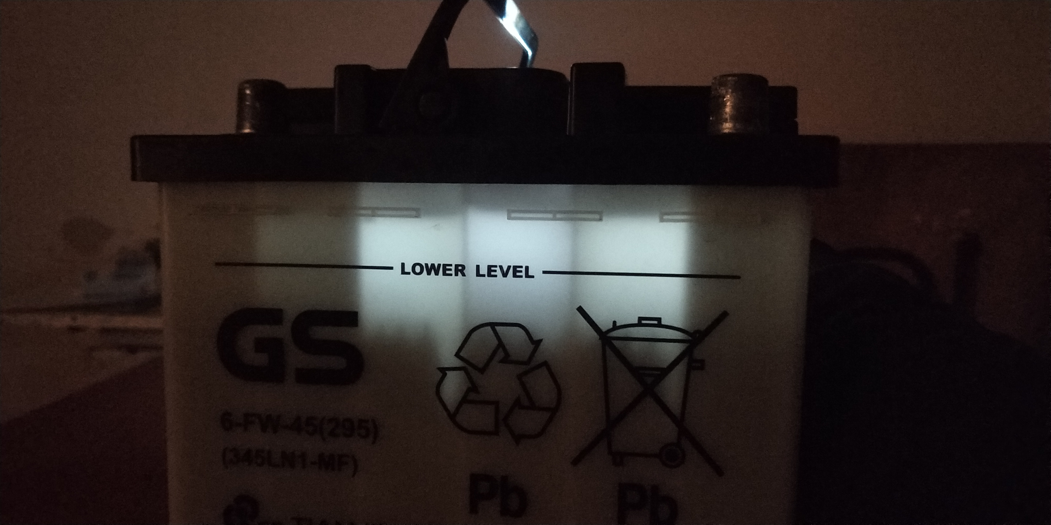 23款丰田卡罗拉双擎7天电瓶就亏电,卡罗拉双擎电瓶亏电后怎样充电