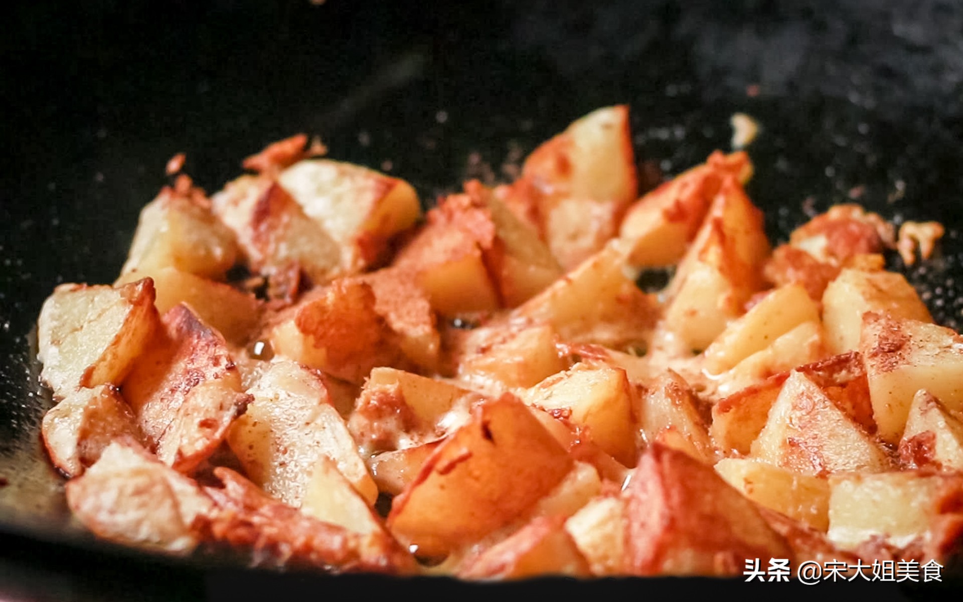 土豆切丝上锅蒸熟再炒怎样做,一个块状土豆如何切成土豆丝