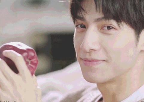 有人问罗云熙保持年轻的秘诀,少年气怎么培养