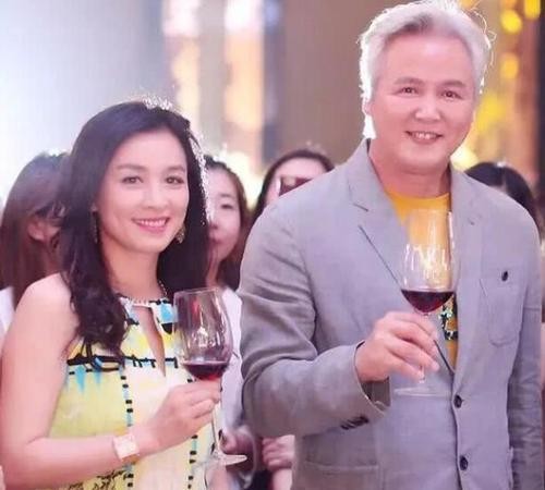 甘做22年*妇情**，从打工妹变女总裁，“黑道大嫂”陈妙瑛的逆袭人生