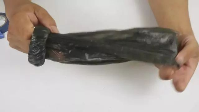 厕所臭气熏天怎么办?只需一个塑料袋,轻松解决大难题