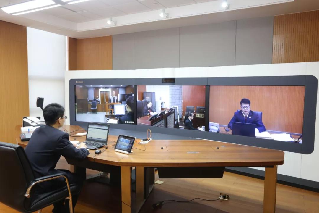 他以“表帝”自居，受粉丝膜拜，真面目……