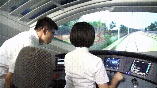 高铁副司机春运夜班的一天,高铁副司机服务春运