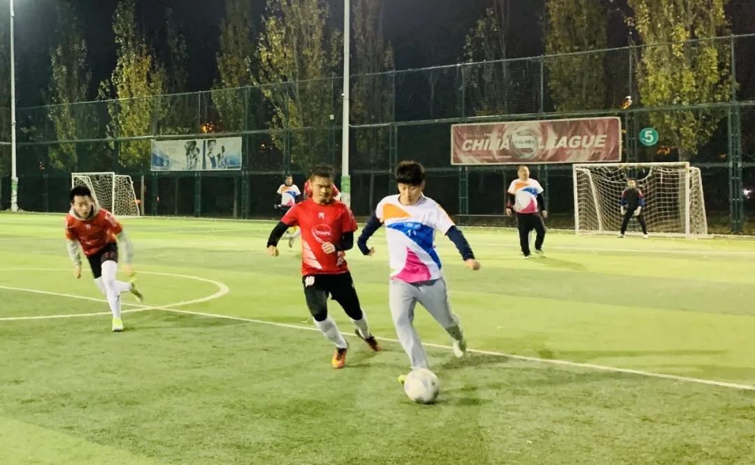 足球联赛熠熠的光,足球比赛秀脚感