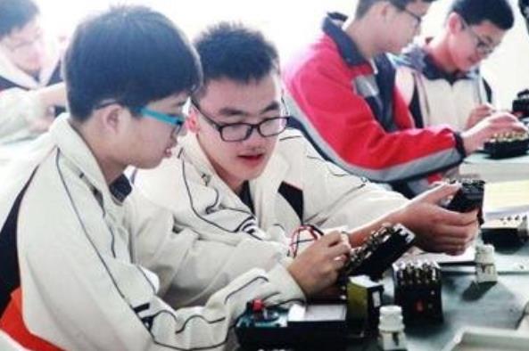 中考定向和不定向有什么区别,中考定向和非定向生区别