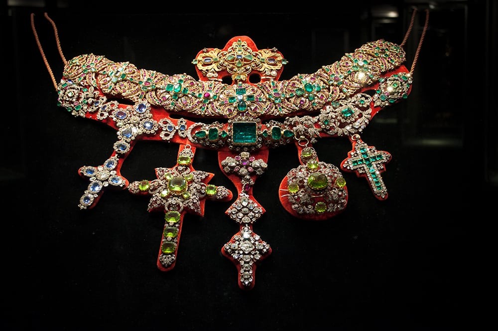 祖母绿宝石首饰,历史上著名祖母绿珠宝