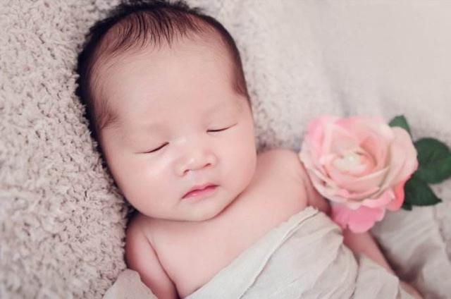 新生宝宝出生就被医生抱走,爸爸着了急,原来医生去做这些事