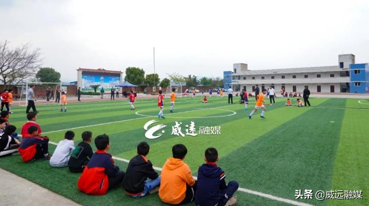 德国足球员来威远县,德国足球大咖进威远校园