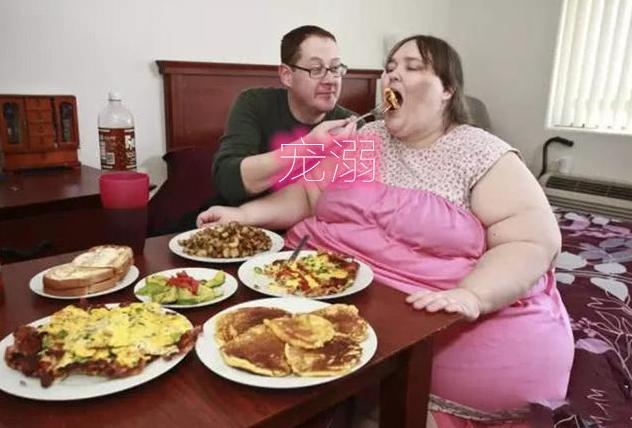被博士丈夫喂到1450斤,破世界记录的女子,生二胎后现状如何?