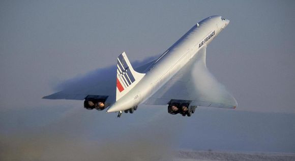 飞机翅膀那么薄为什么能托起机身,飞机翅膀的翼稍小翼有几种