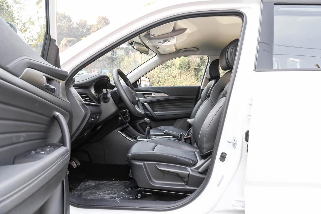 汽车开锅加水可以吗,水箱开锅能不能立即熄火