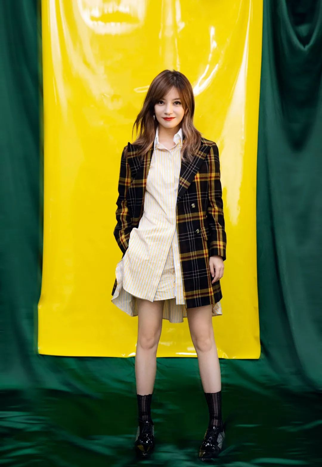 赵薇中长款西装,44岁赵薇的穿搭