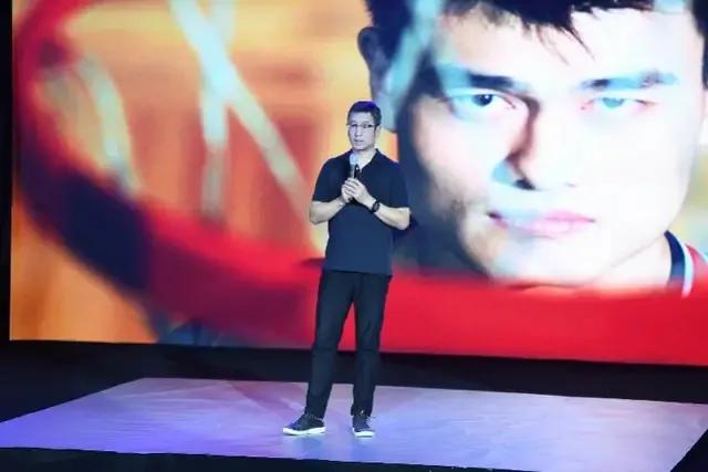 白岩松为什么要爱体育,听白岩松与董卿两人的对话