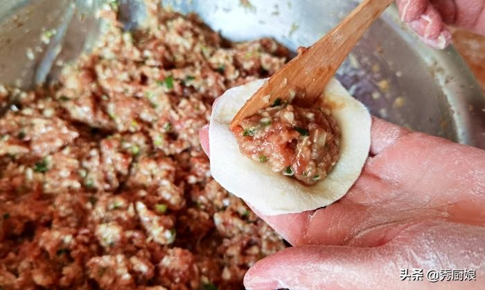 白菜猪肉饺子馅的做法白菜焯水么,白菜饺子带汤的做法大全