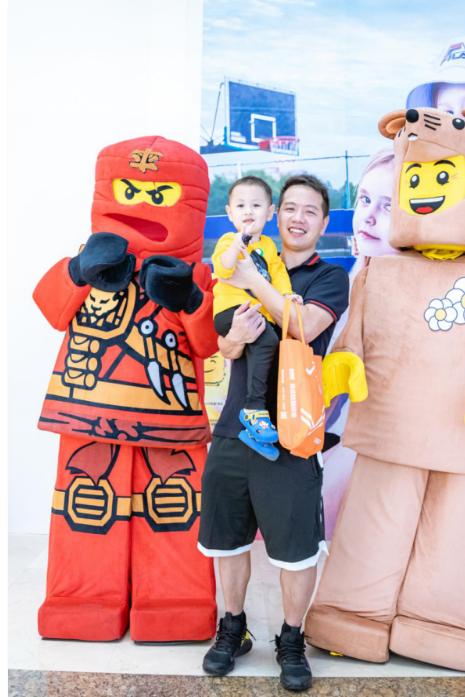 北京王府井乐高旗舰店视频,乐高王府井旗舰店定制小人